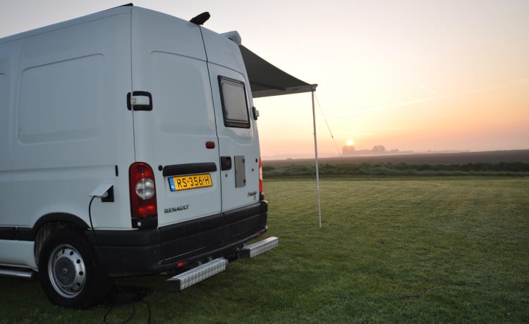 Fully equipped 2-person Renault camper van with bed up to 175 x 205 cm