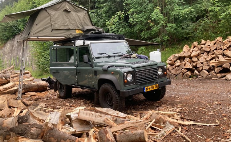 Land Rover Defender met daktent 