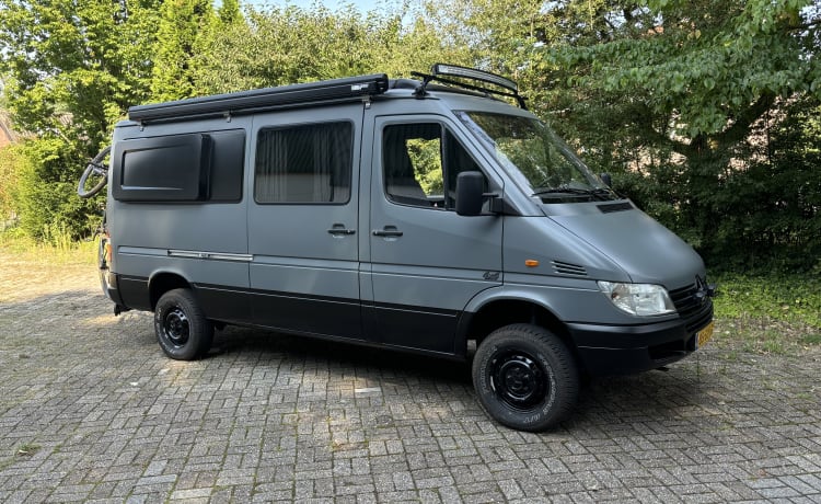 4p Mercedes-Benz campervan uit 2002