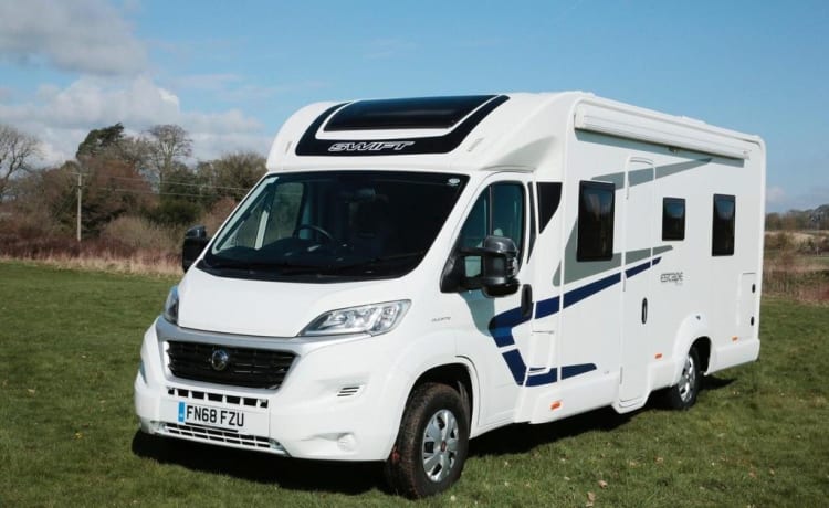 THE SAVOY – LUXURY MOTORHOME WITH FIXED ISLAND BED