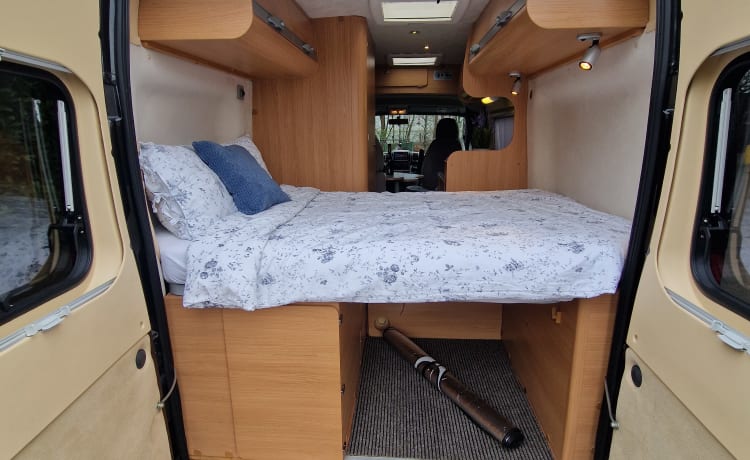 OFF-GRID – Very nice and fully equipped bus camper!