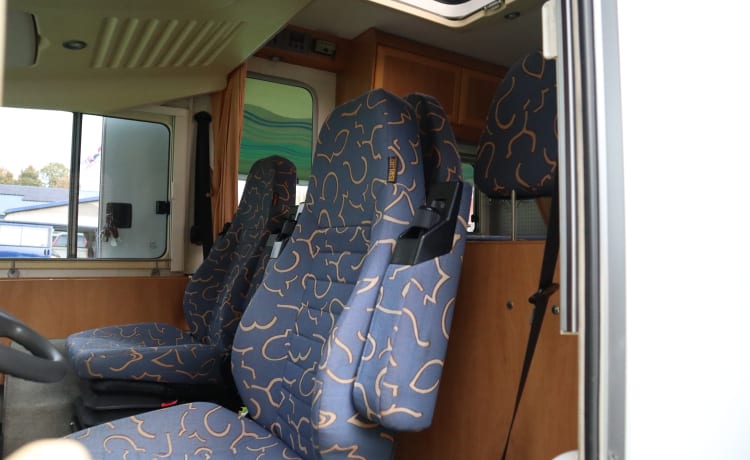 Hymer fiat 230  – 6 pers Hymer integrated uit 2000