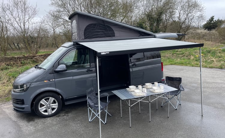 Christian Grey – 5 berth Volkswagen campervan from 2015