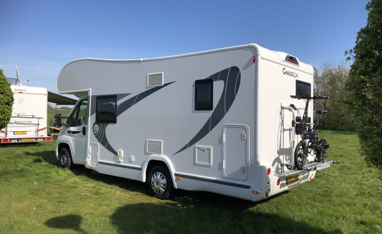 HappyCamper – On holiday with a 6-person Chausson Alcove Camper from 2018?