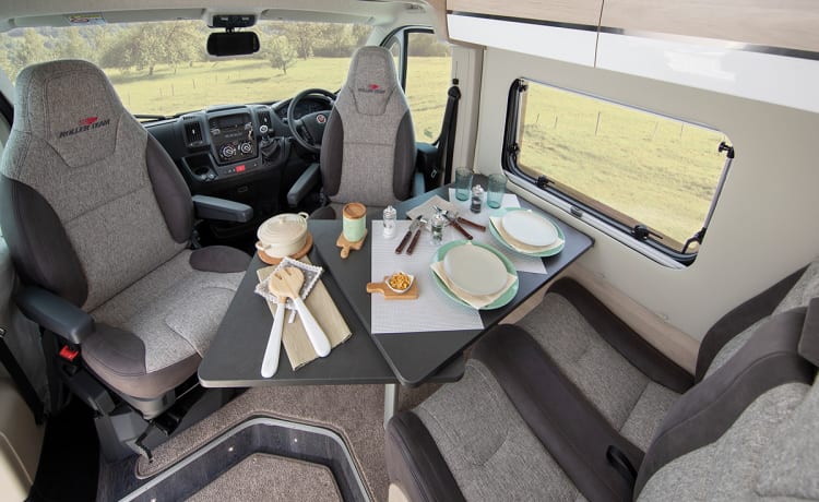 Boris – Luxe moderne 4-persoons Roller Team Campervan 2023