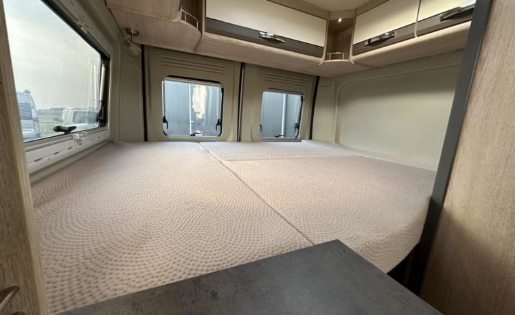 Bellissimo camper bus Possl (2019) completo di inventario.