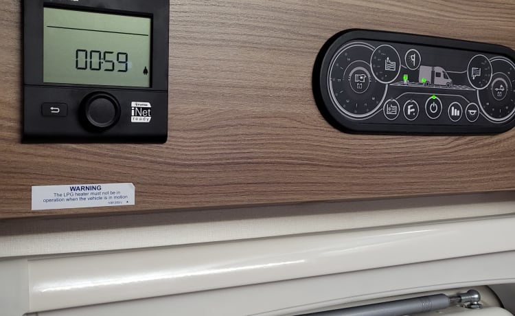 H.T  – Shiny New Spacieux Swift Edge 486. Easy Automatic & Sleeps 6