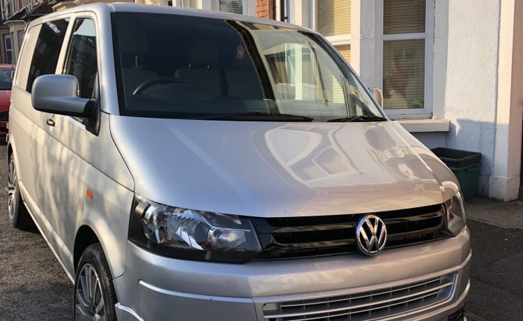 Joshua – 2 berth Volkswagen bus from 2006