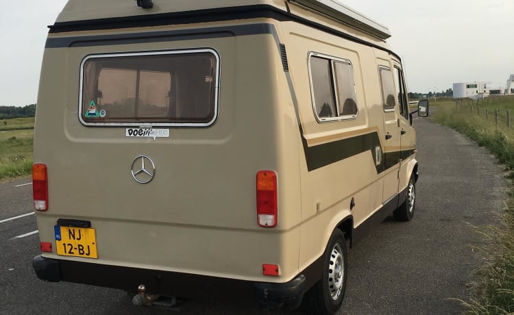 Sjaak  – 2p Mercedes-Benz bus oldtimer uit 1979