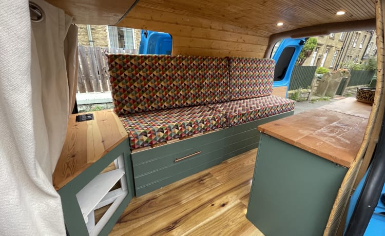 Gloria  – Gezellige VW Caddy Maxi micro camper 