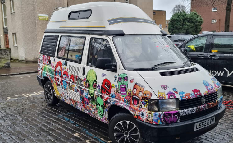 Cartoon camper – 2 berth Volkswagen campervan from 1993