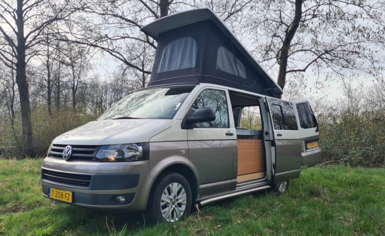 Volkswagen Offgrid camper met buitenkeuken