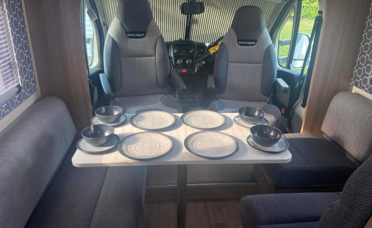 Luxuriöses Wohnmobil mit 4 Schlafplätzen