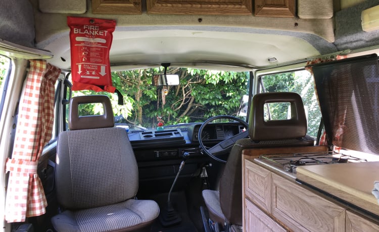 Blue – Volkswagen campervan met 4 slaapplaatsen uit 1986