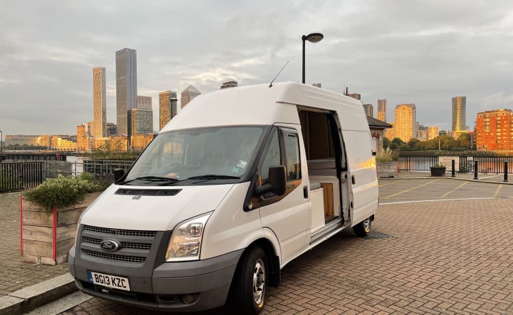 Billy – Stealth Ford Transit-busje met 2 slaapplaatsen