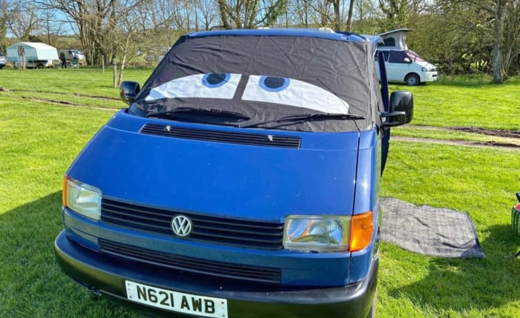 Valerie – 3 berth Volkswagen campervan from 1995