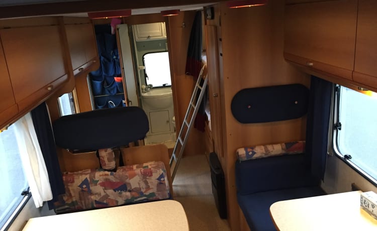 Big Marlin – Avontuurlijke ruime camper met kachel en sanitair