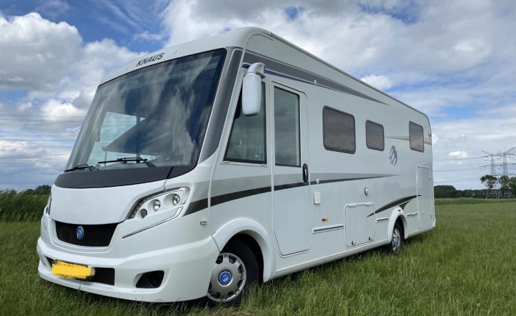 Knaus – Luxury KNAUSS, self-sufficient, length beds, 2x air conditioning, solar, XXL garage. 