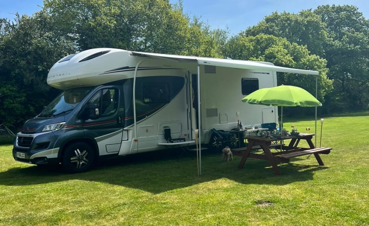 Audrey – Auto-Trail Frontier Comanche mit 6 Schlafplätzen von 2016