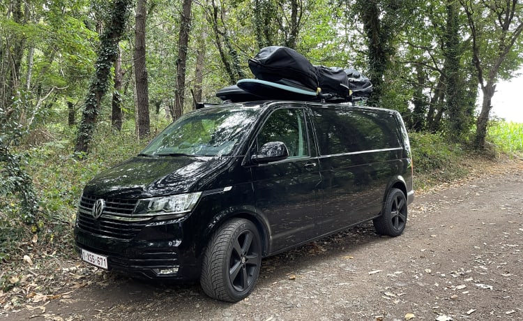 The Black Pearl – 2p Volkswagen bus from 2020