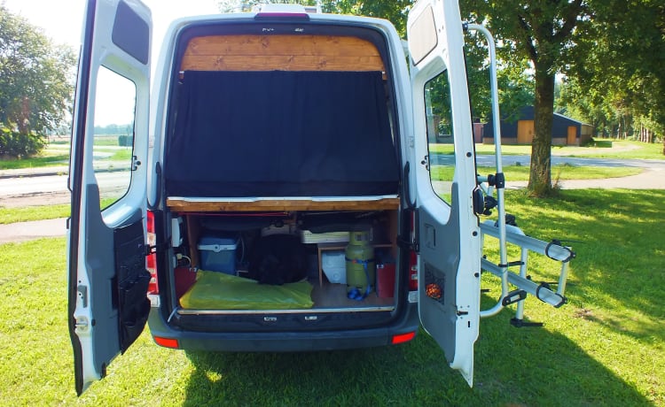 Co-Camper – Mercedes-Benz sprinter with wooden interior