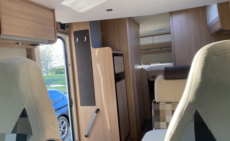 Bono – Family camper with pull-down bed and length beds