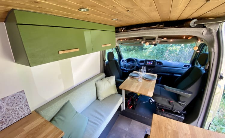 Off-grid campervan 'Flupke' (150hp)