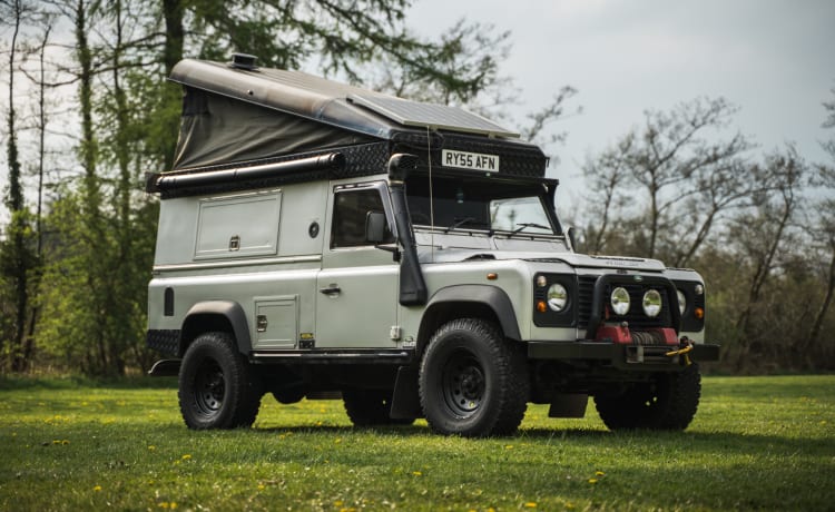 Silver Belle – Camper Land Rover per coppie e famiglie. 4x4 per l'avventura in campeggio selvaggio