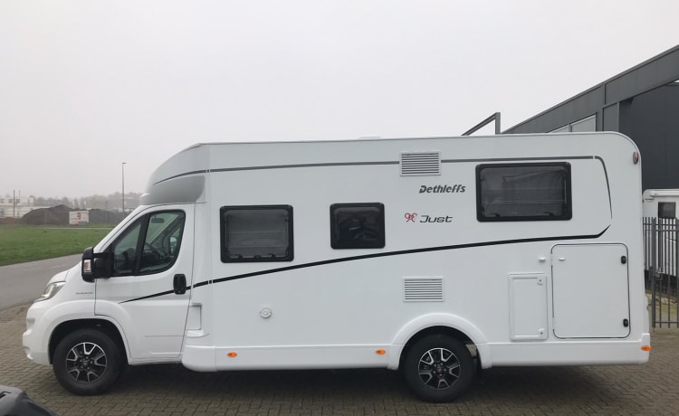 Just T6812 – Dethleffs motorhome for 2 persons