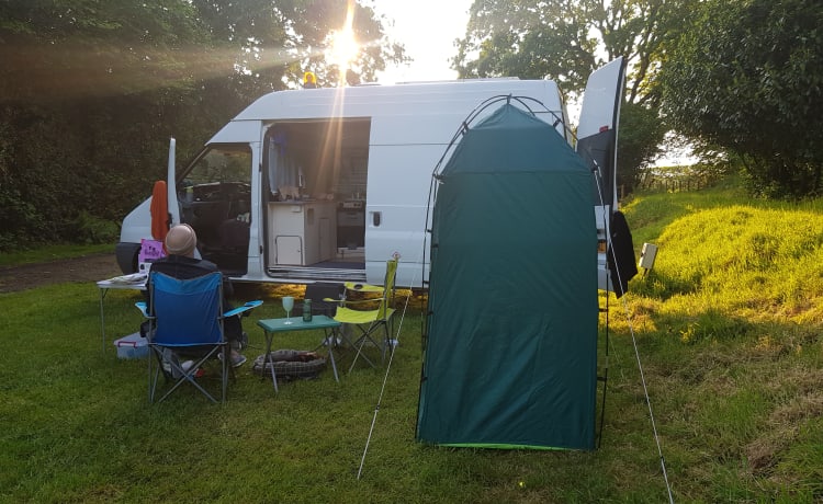 Noxolo ......"Lady of Peace" – Camping-car polyvalent 2/3 couchettes. Notre chambre Roadside avec vue.