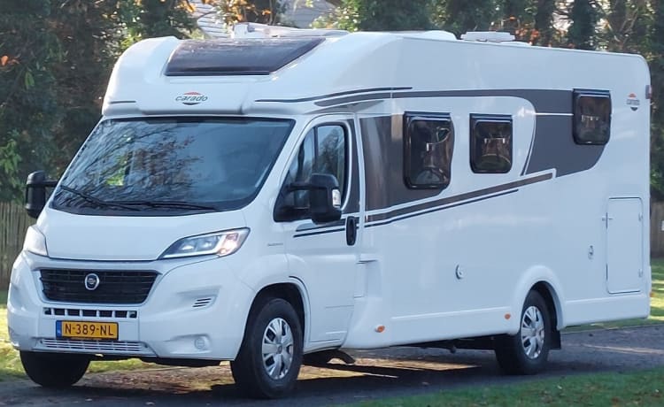 Carado T447 à partir de 2021, est un camping-car spacieux, entièrement équipé et luxueux
