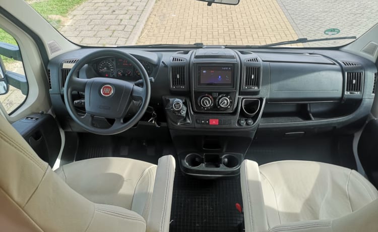 Camper familiare Alcove Rimor di lusso, spazioso e ordinato per una persona del 2019