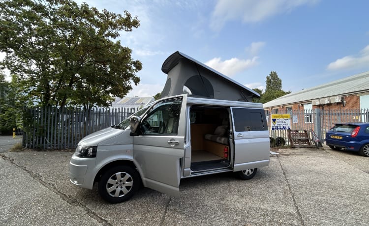 Vino – 4 couchettes Volkswagen T5 Hillside Camper conversion 2015