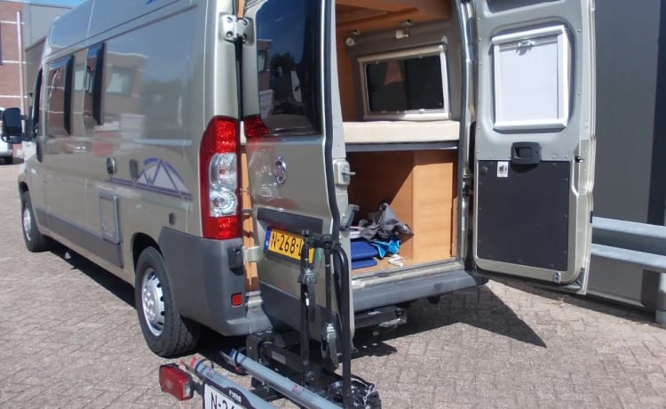 3p Pössl 2 Win camping-car de luxe et porte-vélos