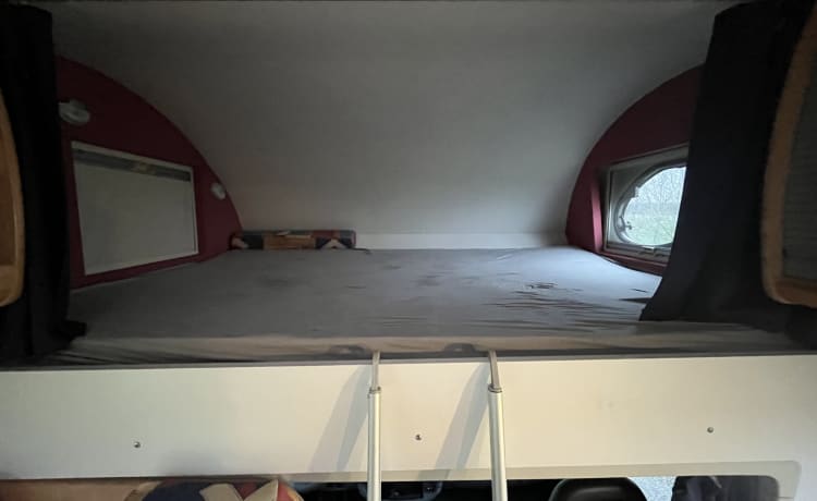 Fiat Ducato camper met stapelbed 