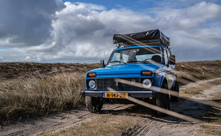 Pjotr – Lada Niva 4x4 met daktent