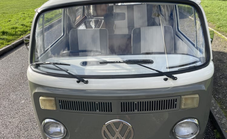 Dotty  – 2 berth Volkswagen campervan from 1972