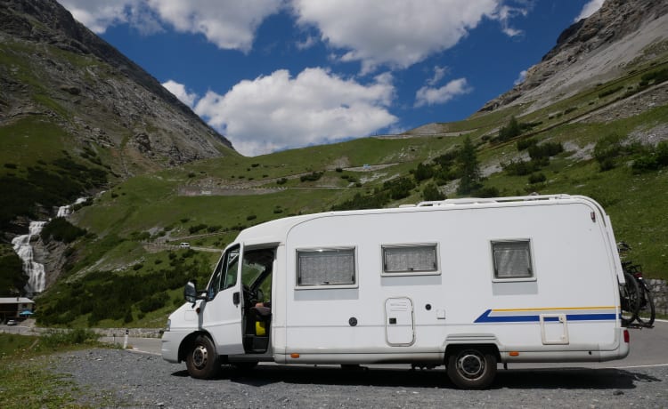 Beau camping-car pour 2 personnes