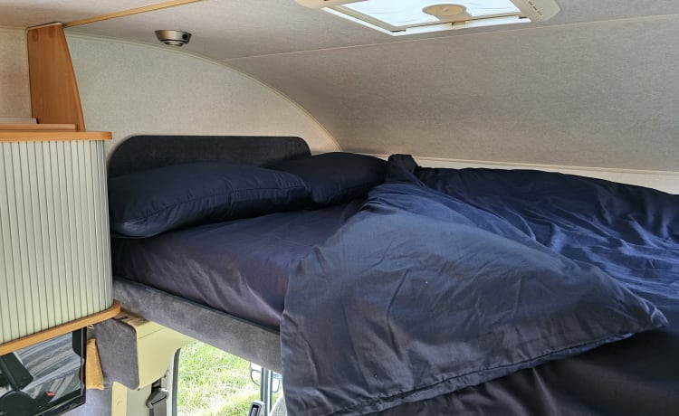 Ellie – Comfortabele camper met 4 slaapplaatsen te huur