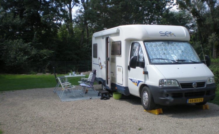 Dinghy  – Very neat and cozy camper for 2 people with sufficient storage space.