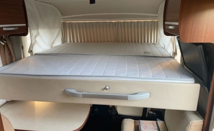 Hymer Exsis 562 - Enkele bedden - Airco - Hefbed - Cruise Control