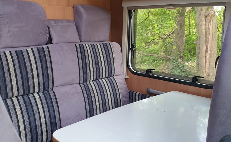 COMPACT Traveller – Compact luxury motorhome for 2 to 3 people