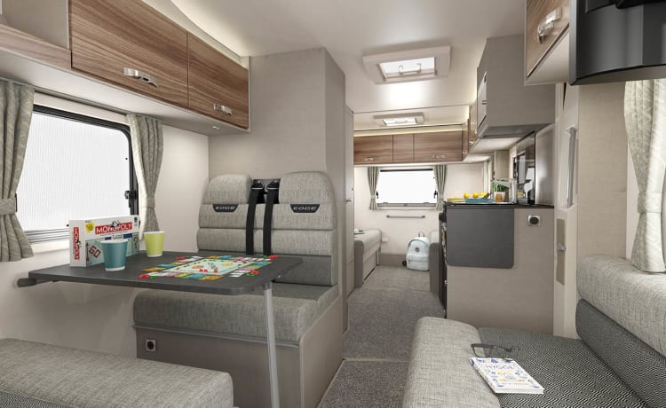 Swift 486 – Camper Swift 486, camper da 6 posti letto con portabiciclette