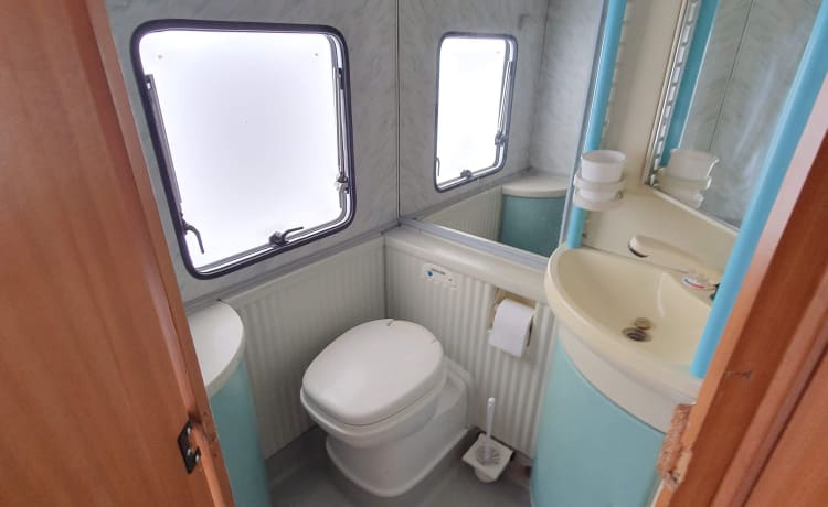 Spacious cozy 2-4 person camper