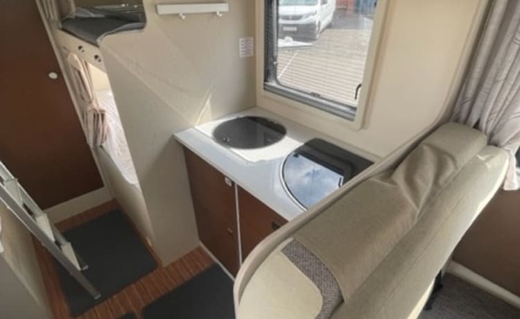 SEAL 50 FAMILY SPECIAL – 6 berth Rimor alcove from 2021