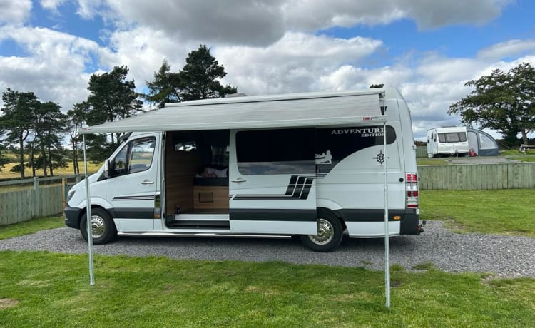 Mercedes-Benz camper met 4 slaapplaatsen uit 2015