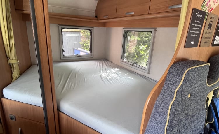 Luxurious neat family camper, 6 seats + belt, fully furnished