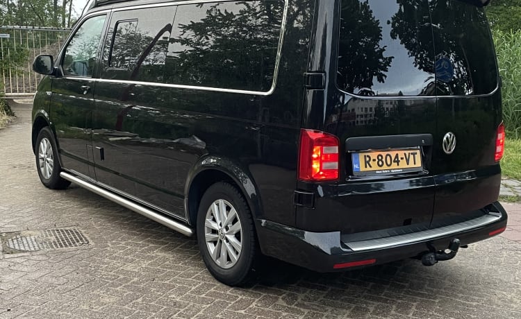 4p Volkswagen campervan uit 2016