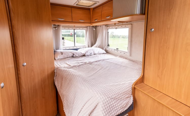 Compact semi-integrated motorhome