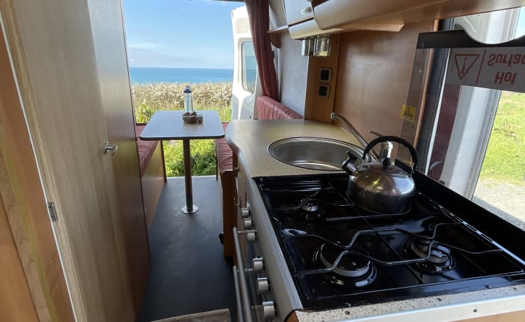 Citroën Relay 2 Camper 2012 équipé d'une douche et de toilettes à bord